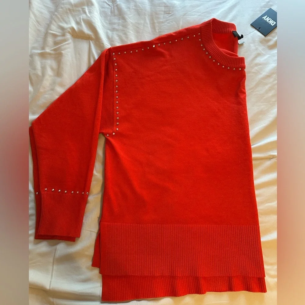 DKNY Women’s Crew neck Stud‎ Trim, Split Hem Sweater NWT Size M - Picture 7 of 10